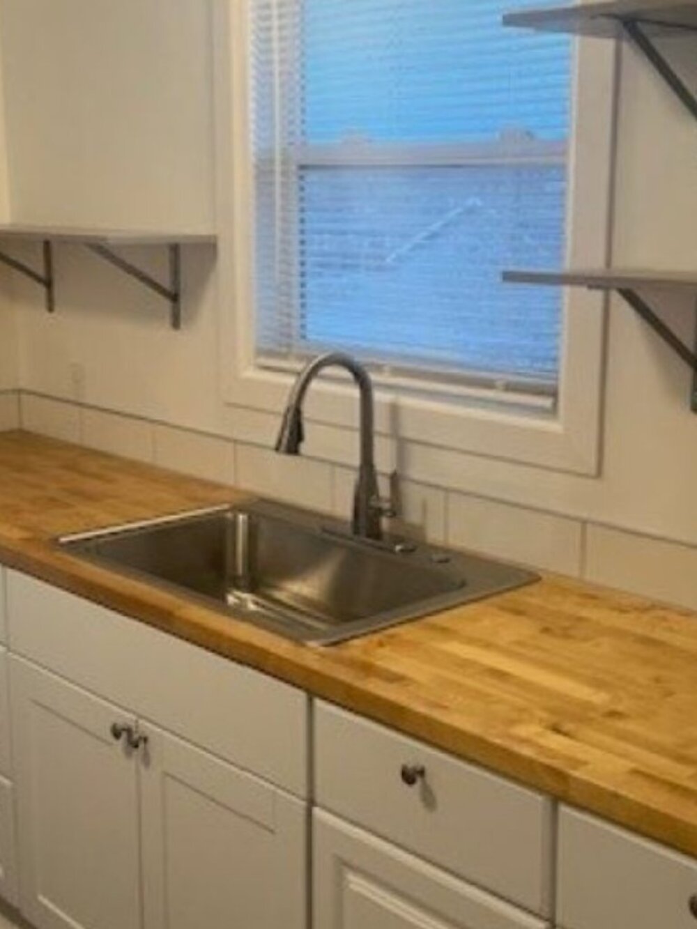 $1020 | 99201 [Lease\Rent] 1 Bed 1 Bath Apartment - Picture 2 of 4